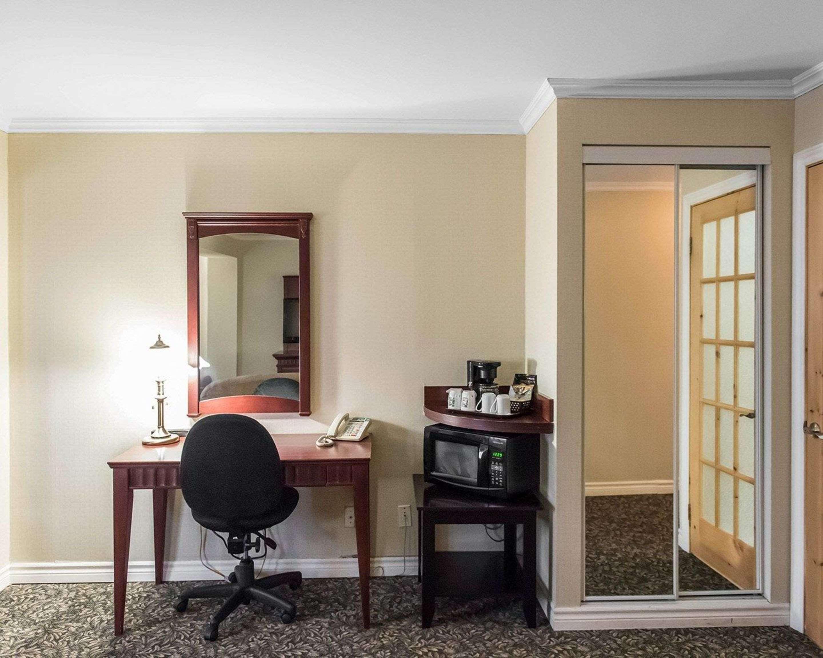 Quality Inn Mont-Laurier Eksteriør bilde